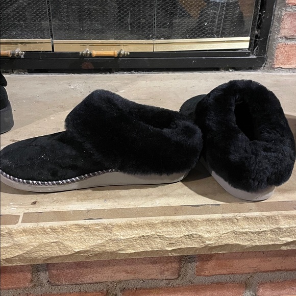 OluKai Black Women's Slippers - Picture 2 of 3